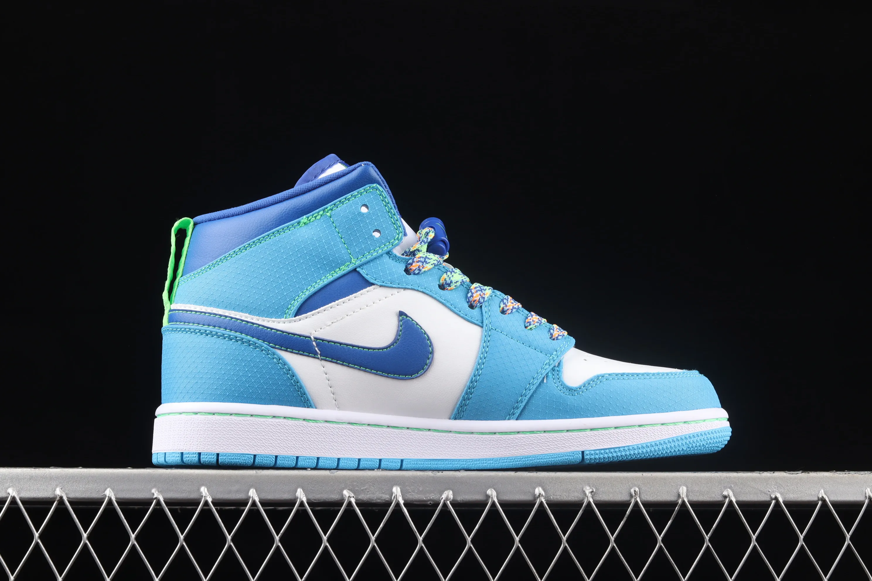 All Categories Air Jordan Jordan Series Basketball Shoes Air Jordan 1 Mid Differentiated Edition Air Jordan 1 Mid AJ1 Joe 1 Blue and Green Chinese Culture Basketball Shoes DA8010-400